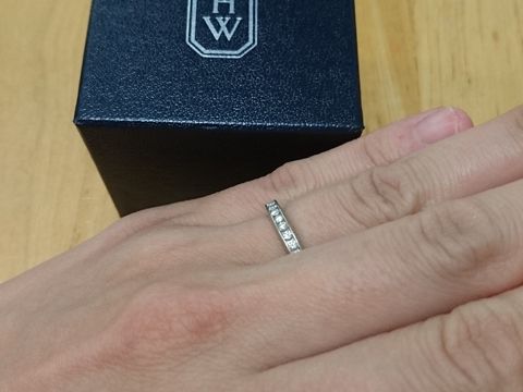 【ハリー・ウィンストン(Harry Winston)の口コミ】 本来、この指輪を結婚指輪として購入する人がほとんどかと思いますが、結…
