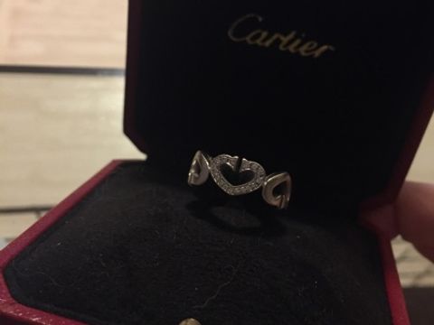 【カルティエ(Cartier)の口コミ】 婚約指輪ってせっかく貰ってもなかなかつける機会が無いので、一粒ダイヤ…