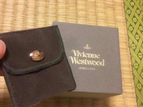 【Vivienne Westwood(ヴィヴィアン・ウエストウッド)の口コミ】 主人がプロポーズの際に自分で選んで購入してくれたものなので、決め手は…