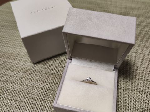 【Toi-lueur(トワル)の口コミ】 大きいダイヤモンドが目立つように、周りの小さいダイヤモンドが散りばめ…