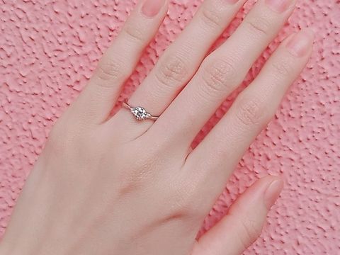 【ECRIN(エクラン)の口コミ】 結婚指輪はミル打ちのドットが入ったデザインに決めていたので、重ね付け…