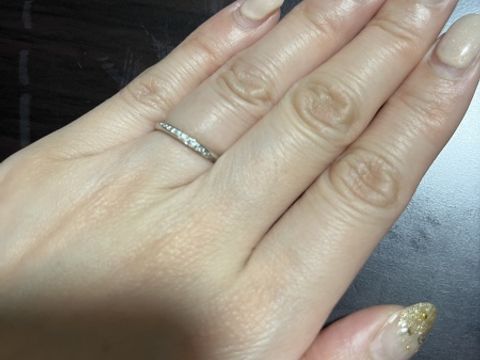 【銀座ダイヤモンドシライシの口コミ】 指輪のデザイン
プラチナで、細かいダイヤがリングの半分ウェーブ状に施さ…