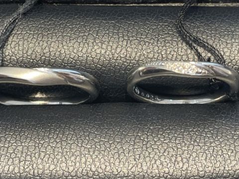 【エクセルコダイヤモンド(EXELCO DIAMOND)の口コミ】 ウェーブのデザインで探していました。ベルファビオラという商品と似てい…