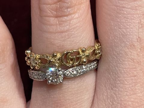 【グッチ(GUCCI)の口コミ】 独特なデザインであるため好き嫌いが出るだろうが、正統派な婚約指輪との…