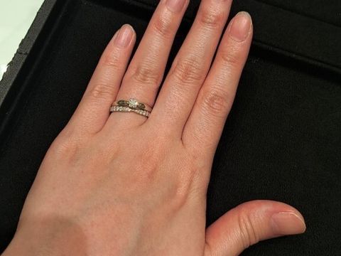 【ティファニー(Tiffany & Co.)の口コミ】 ハーフエタニティと１粒ダイヤのセットリングがほしくて探していました。
…