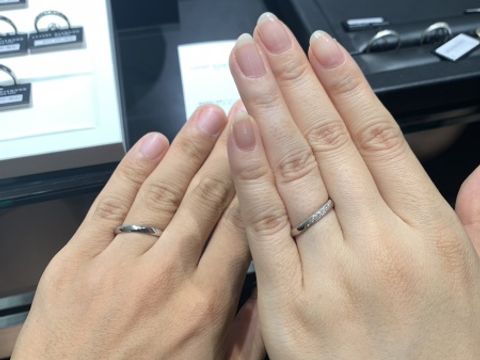 【ラザール ダイヤモンド(LAZARE DIAMOND)の口コミ】 女性側は大小のグラデーションになっているダイヤモンドがキラキラと輝い…