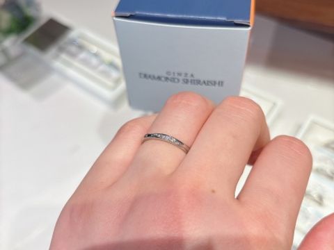 【銀座ダイヤモンドシライシの口コミ】 ストレートだけどウェーブがあるデザインで、良いとこ取りなところが素敵…