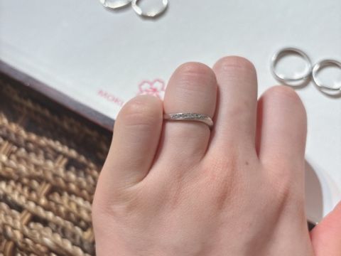 【杢目金屋(もくめがねや)の口コミ】 シンプルかつ中央にダイヤモンドが綺麗にあしらわれているが、杢目金屋さ…