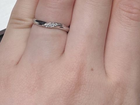 【アイプリモ(I-PRIMO)の口コミ】 ストレートかウェーブで迷ったのですが、婚約指輪がストレートなのでスト…