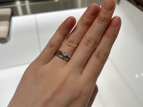 【ティファニー(Tiffany & Co.)の口コミ】 結婚指輪はウェーブタイプのリングなので、指が長く綺麗に見えると感じま…