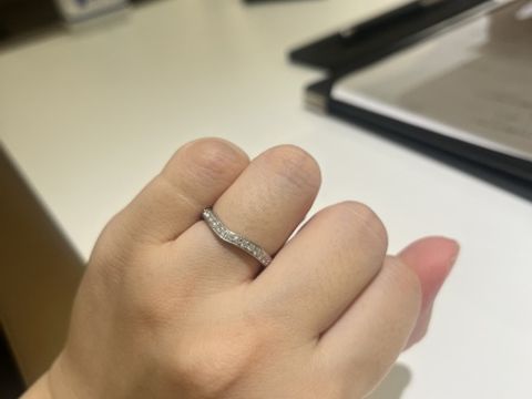 【ラザール ダイヤモンド(LAZARE DIAMOND)の口コミ】 ハーフエタニティでストレートではなくデザインのあるものを探していてこ…