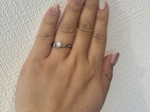 【アイプリモ(I-PRIMO)の口コミ】 この指輪はスピカという名前がつけられており
2つの星が支えあうように、…