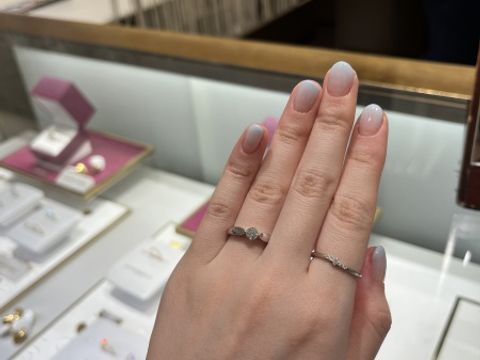 【ブルガリ(BVLGARI)の口コミ】 王道のひと粒ダイヤモンドのリングでありながらも、中央に向かって絞られ…