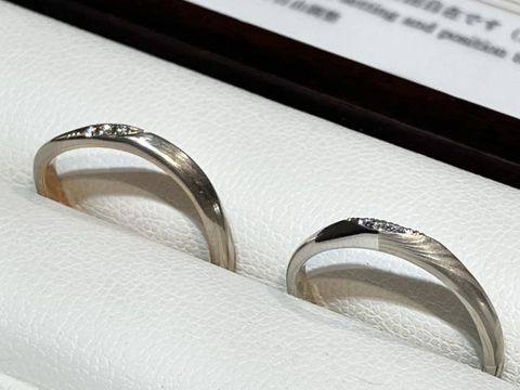 【杢目金屋(もくめがねや)の口コミ】 あまり木目が主張しないデザインがないか聞いたところ、ワンポイントだけ…