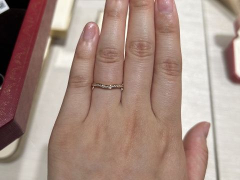 【カルティエ(Cartier)の口コミ】 程よいカーブのあるデザインとピンクゴールドという可愛らしい色味が気に…