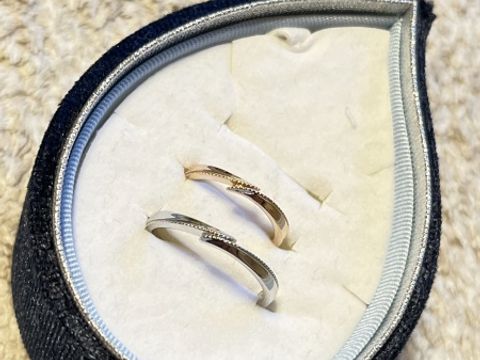 【RosettE(ロゼット)の口コミ】 ダイヤはありませんが、中心で交わり合うようなデザインとミル打ちでライ…