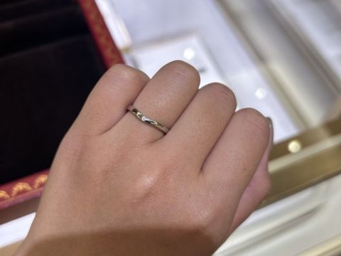 【カルティエ(Cartier)の口コミ】 V字にカーブしたデザインがとても綺麗で、指がすらっと長く見えます。1895…