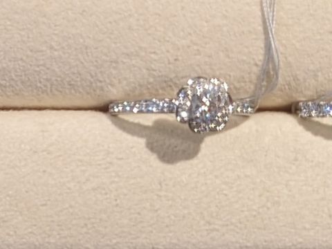 【俄(にわか)の口コミ】 せっかくだから思い切り可愛いものが良い！と思って探していました。他の…