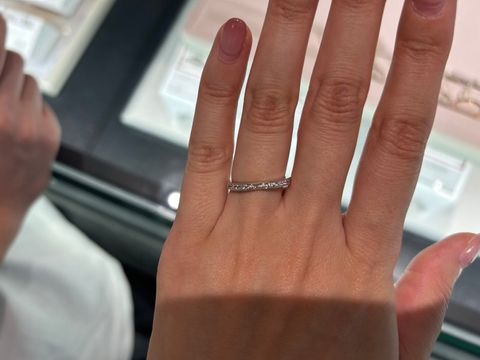 【ラザール ダイヤモンド(LAZARE DIAMOND)の口コミ】 当初はキラキラしたものが付けたいと思っていたのでラザールダイアモンド…