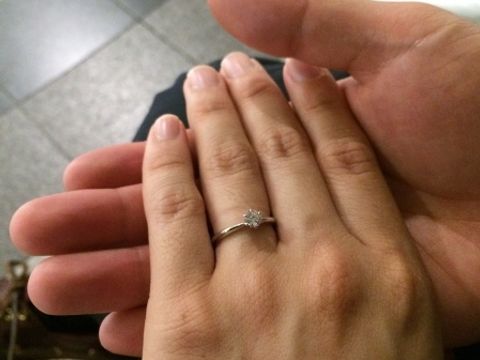 【銀座ダイヤモンドシライシの口コミ】 シンプルで、彼が選んでくれたダイアモンドが一番綺麗に見えるものが良か…