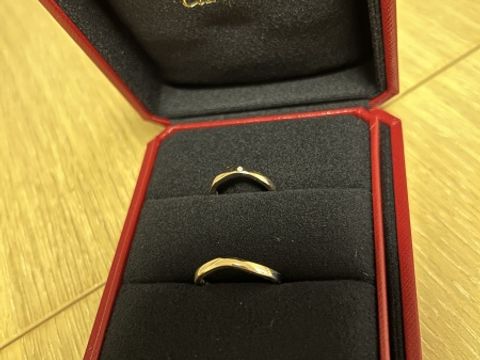 【カルティエ(Cartier)の口コミ】 ウェーブしている、ピンクゴールドの指輪を購入しました。
ピンクゴールド…