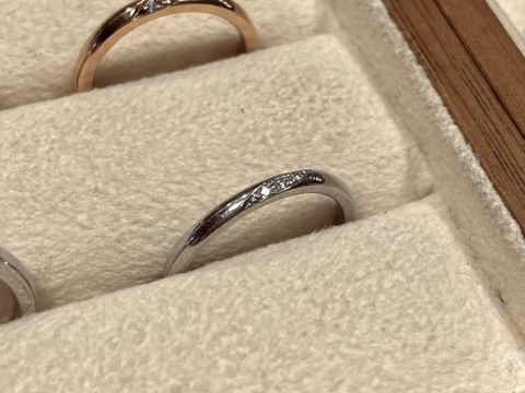 【CRAFY(クラフィ)の口コミ】 何店舗か見て回って様々なデザインを見た結果、シンプルな指輪が欲しくな…