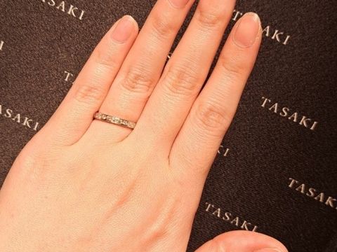 【TASAKI(タサキ)の口コミ】 指輪のデザインはシンプルなエタニティリングです。小さいダイヤが散りば…