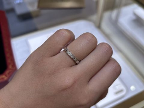 【カルティエ(Cartier)の口コミ】 他にはないデザインなのと、他の指輪と比較して分厚く存在感のあるデザイ…
