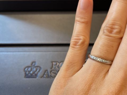 【ROYAL ASSCHER(ロイヤル・アッシャー)の口コミ】 一見して高貴な感じがしました。どの指輪もそうでしたが、エレガントで、…