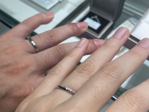 【アイプリモ(I-PRIMO)の口コミ】 リングの真ん中にダイヤモンドがあるデザインは多くある中、リングギリギ…