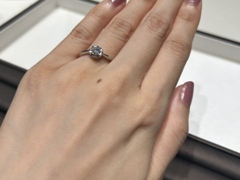 【アイプリモ(I-PRIMO)の口コミ】 銀座本店、なんば本店限定の指輪を購入しました。
バラの形になっていて周…