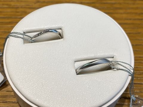 【Honey Darling(ハニーダーリン)の口コミ】 緩やかなウェーブがかかっている、プラチナ900のリングです。女性用は写真…