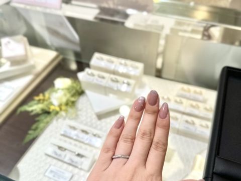 【festaria bijou SOPHIA(フェスタリア ビジュソフィア)の口コミ】 婚約指輪は彼のプロポーズしたい日に合わせて購入したので急いで決めたた…