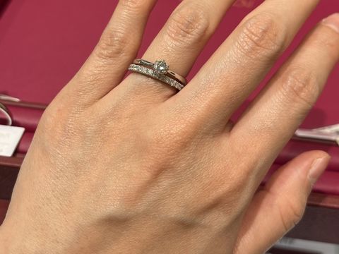 【モニッケンダム(MONNICKENDAM)の口コミ】 こちらのブランドは、ダイヤが白く輝くブランドと聞いていたのですが、聞…