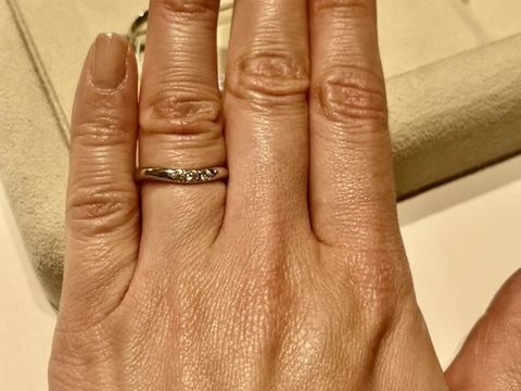 【和光ブライダルブティックギンザの口コミ】 婚約指輪を目立たせるデザインを希望のひとつとして伝えた際、提案された…