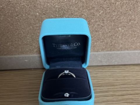 【ティファニー(Tiffany & Co.)の口コミ】 着け心地がとても良く、プラチナのリング部分も美しい艶があります。中央…