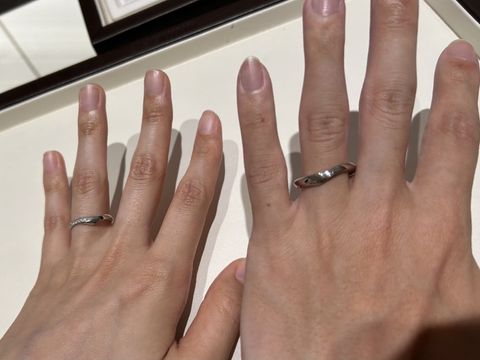 【俄(にわか)の口コミ】 シンプルすぎず派手でない普段使いが出来る指輪を探してしました。デザイ…