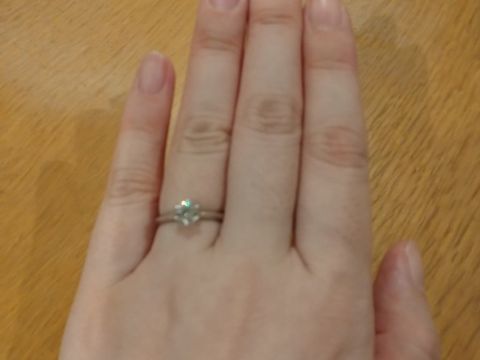【BRILLIANCE+(ブリリアンスプラス)の口コミ】 初めての婚約指輪探しなのでダイヤの知識もなく、丁寧に説明してくれたも…