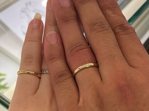 【JEWELRY  KAMATA(ジュエリーかまた)の口コミ】 シンプルかつゴールドが素敵で選びました。
またダイヤの入れ方が独特でか…