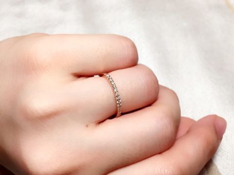 【VANillA(ヴァニラ)の口コミ】 爪留めの細いハーフエタニティを探していました。こんなに細くてダイヤを…