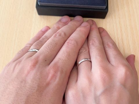 【ラザール ダイヤモンド(LAZARE DIAMOND)の口コミ】 シンプルなデザインで探していました。指が浮腫みやすく指輪をつけるのに…