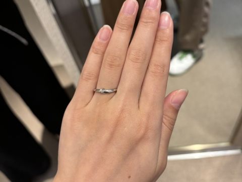 【俄(にわか)の口コミ】 結婚指輪なのに、婚約指輪のように台座があるかのようなデザインが独特で…