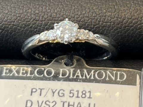 【エクセルコダイヤモンド(EXELCO DIAMOND)の口コミ】 結婚指輪をハーフエタニティにしたいと決めていたので、重ねたときにしっ…