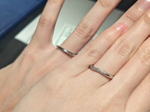 【銀座ダイヤモンドシライシの口コミ】 金色でダイヤモンド入りのところが綺麗だと思い、試着させてもらいました…