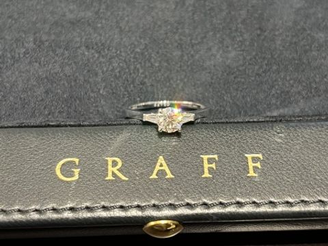 【グラフ(GRAFF)の口コミ】 グラフのプロミスにしました。3つのダイヤモンドからなっています。リング…