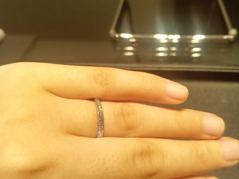 【ティファニー(Tiffany & Co.)の口コミ】 ティファニーのブランドに憧れて試着をさせていただきました。指輪を眺め…