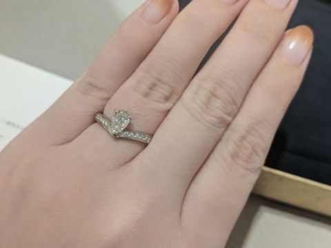 【ショーメ(CHAUMET)の口コミ】 一粒センターダイヤのような所謂なエンゲージリングと異なり、ティアラを…