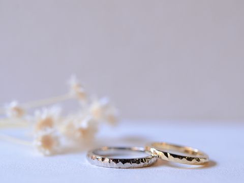 【CRAFY(クラフィ)の口コミ】 新婦の指輪は18金のイエローゴールド、新郎の指輪は18金のブラックゴール…