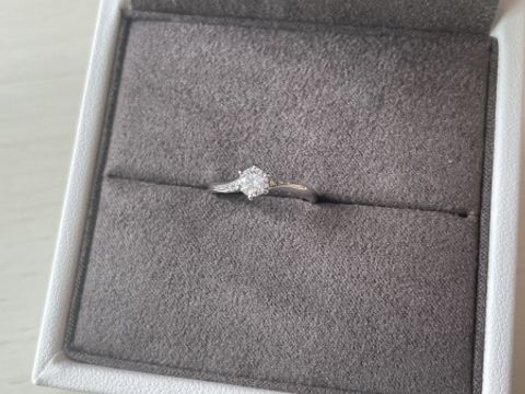 【Flowaves(フロウェーブス)の口コミ】 1番気に入っている点は、緩やかな綺麗なウェーブの形に沿って派手すぎず、…