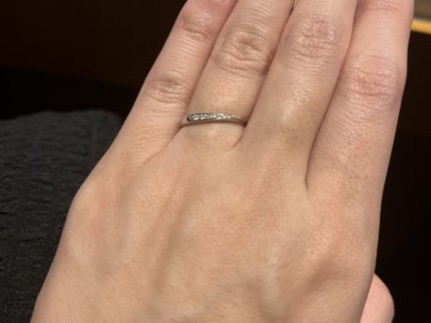【銀座ダイヤモンドシライシの口コミ】 ダイヤモンドの輝きが綺麗で、指を細く見せることができるためおすすめで…